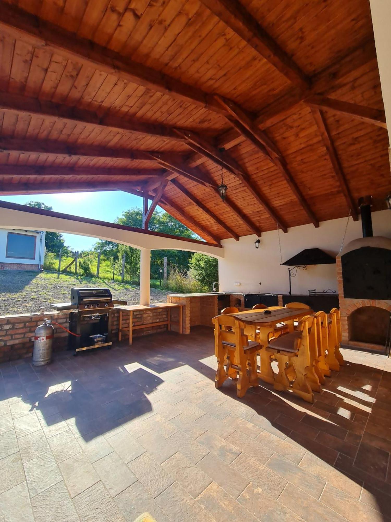 Buzás Pince Vendégház Ecséd Exterior foto