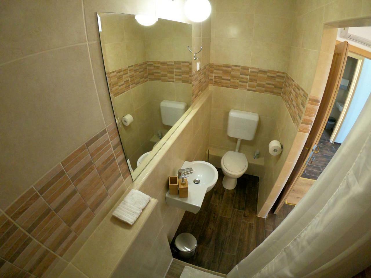 Buzás Pince Vendégház Ecséd Exterior foto