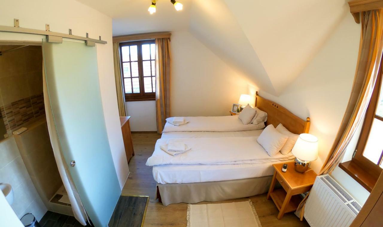 Buzás Pince Vendégház Ecséd Exterior foto