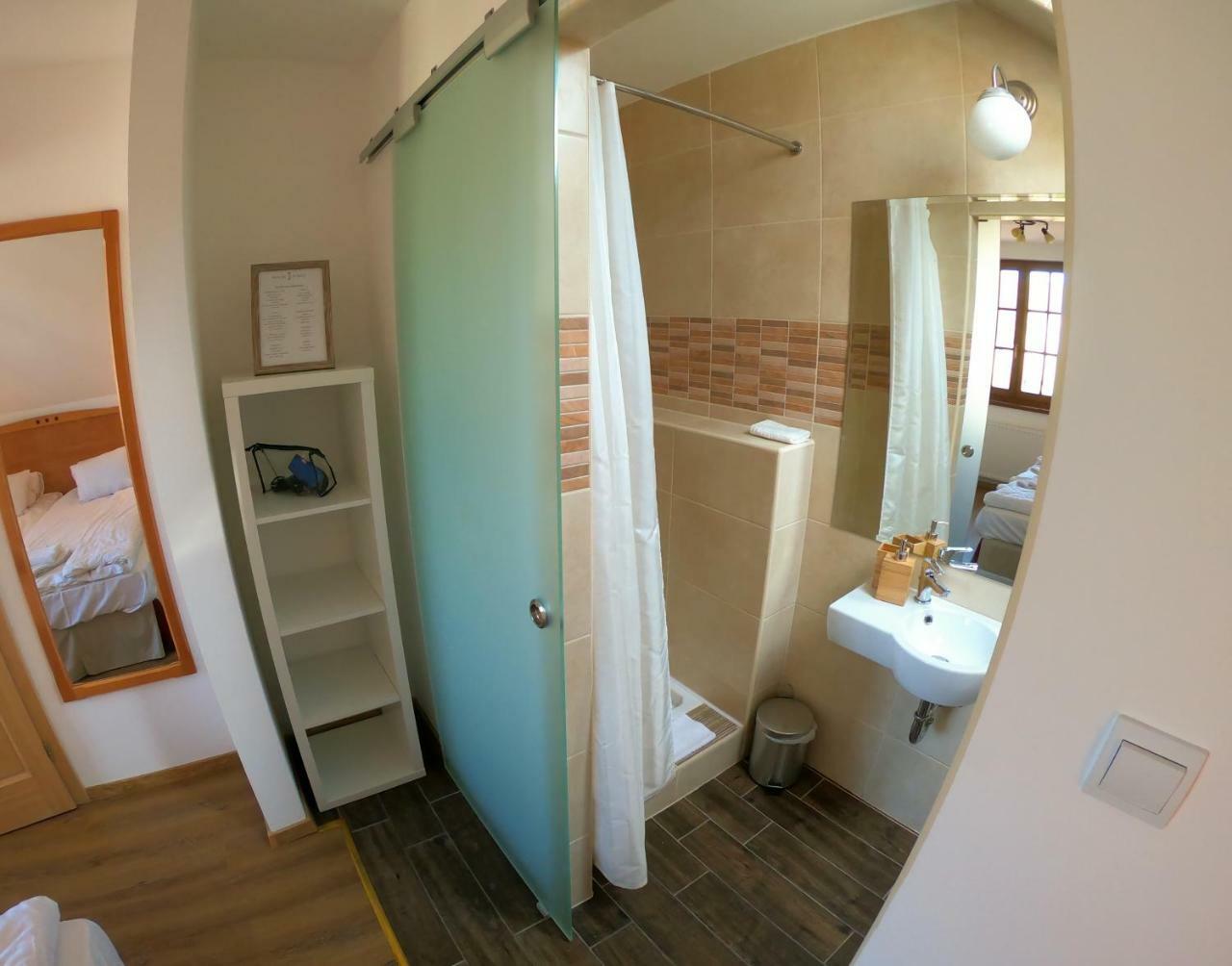 Buzás Pince Vendégház Ecséd Exterior foto
